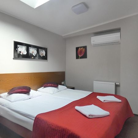 Astral Aparthotel Raszyn Exterior photo