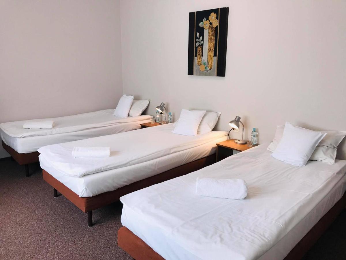 Astral Aparthotel Raszyn Exterior photo